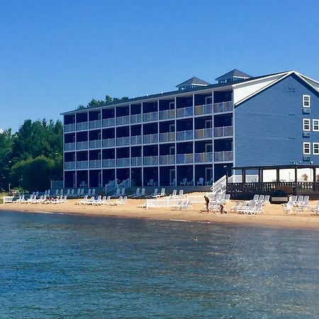The Baywatch Resort Traverse Stadt Exterior foto