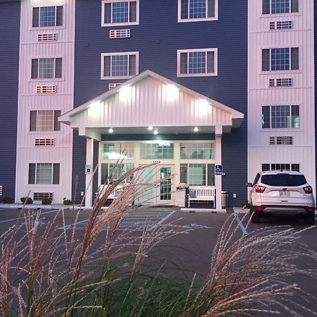 The Baywatch Resort Traverse Stadt Exterior foto