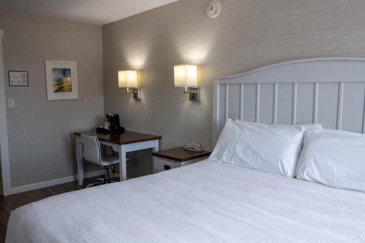 The Baywatch Resort Traverse Stadt Zimmer foto