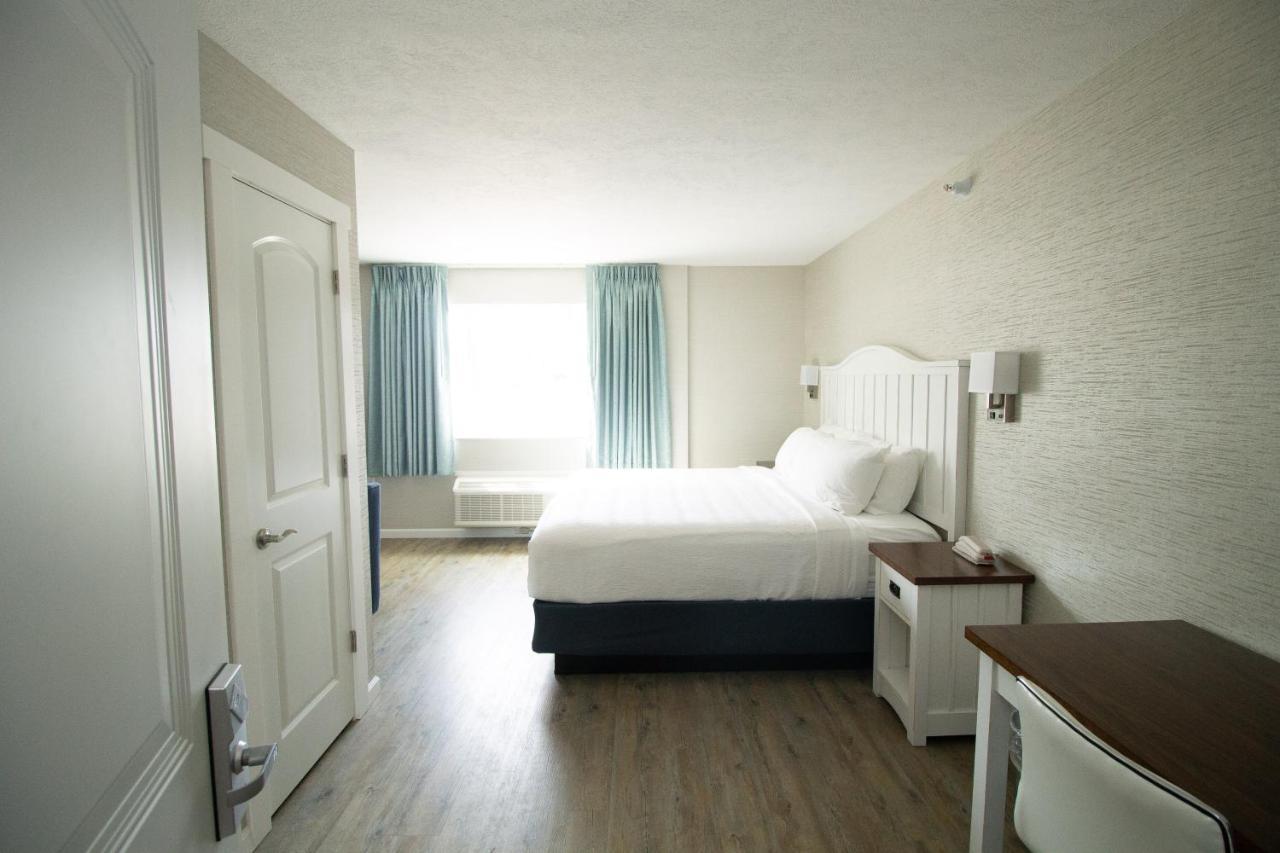 The Baywatch Resort Traverse Stadt Zimmer foto